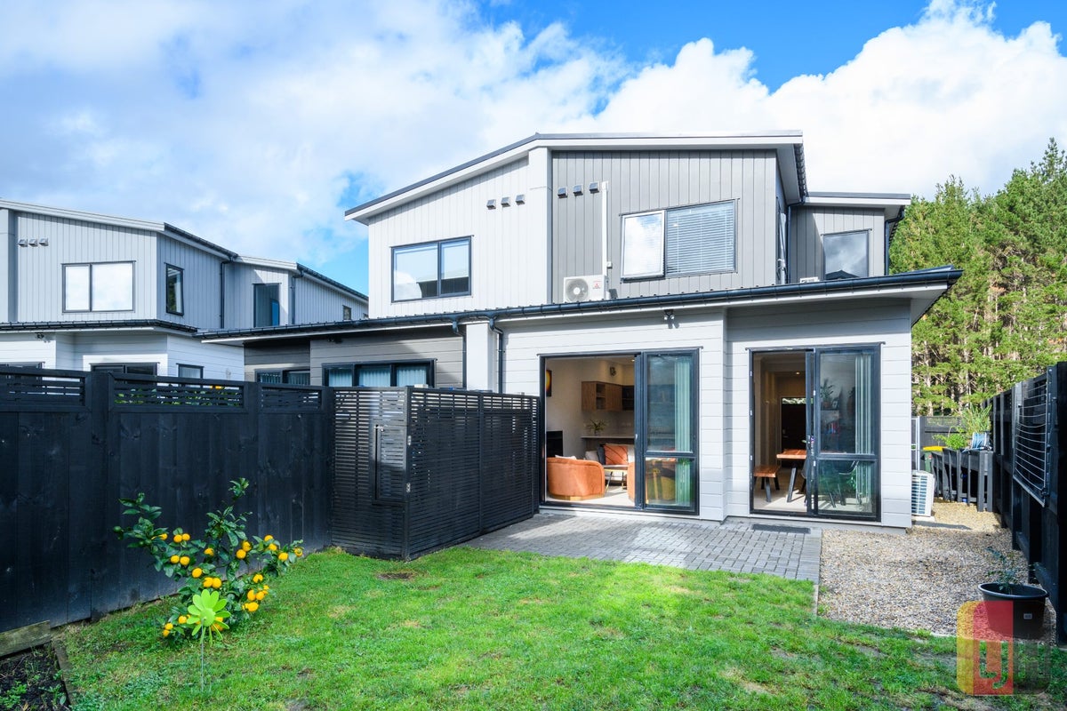 6 Kauri Amber Road, Westgate, Auckland - Carousel 2