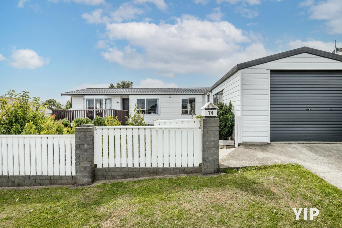 74 Guadeloupe Crescent, Grenada Village, Wellington - Carousel 1