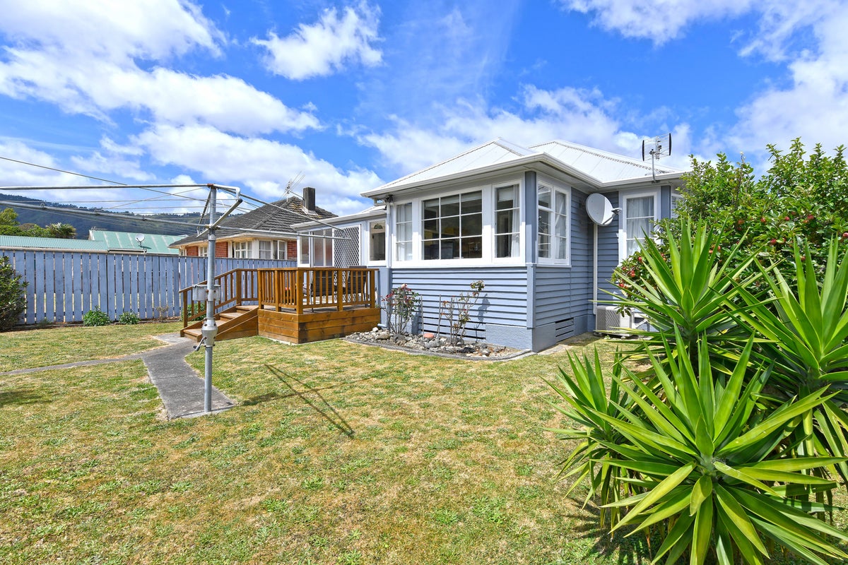 102 Hewer Crescent, Naenae, Lower Hutt - Carousel 1