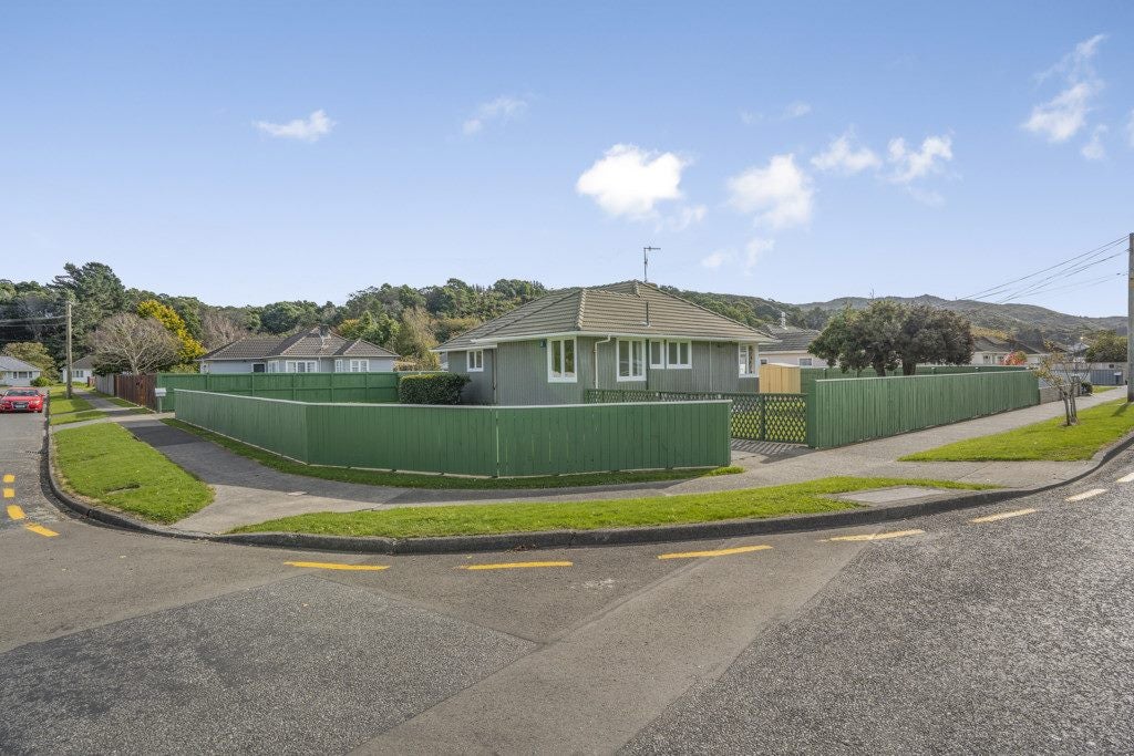 2 Devon Street, Wainuiomata, Lower Hutt - Carousel 21