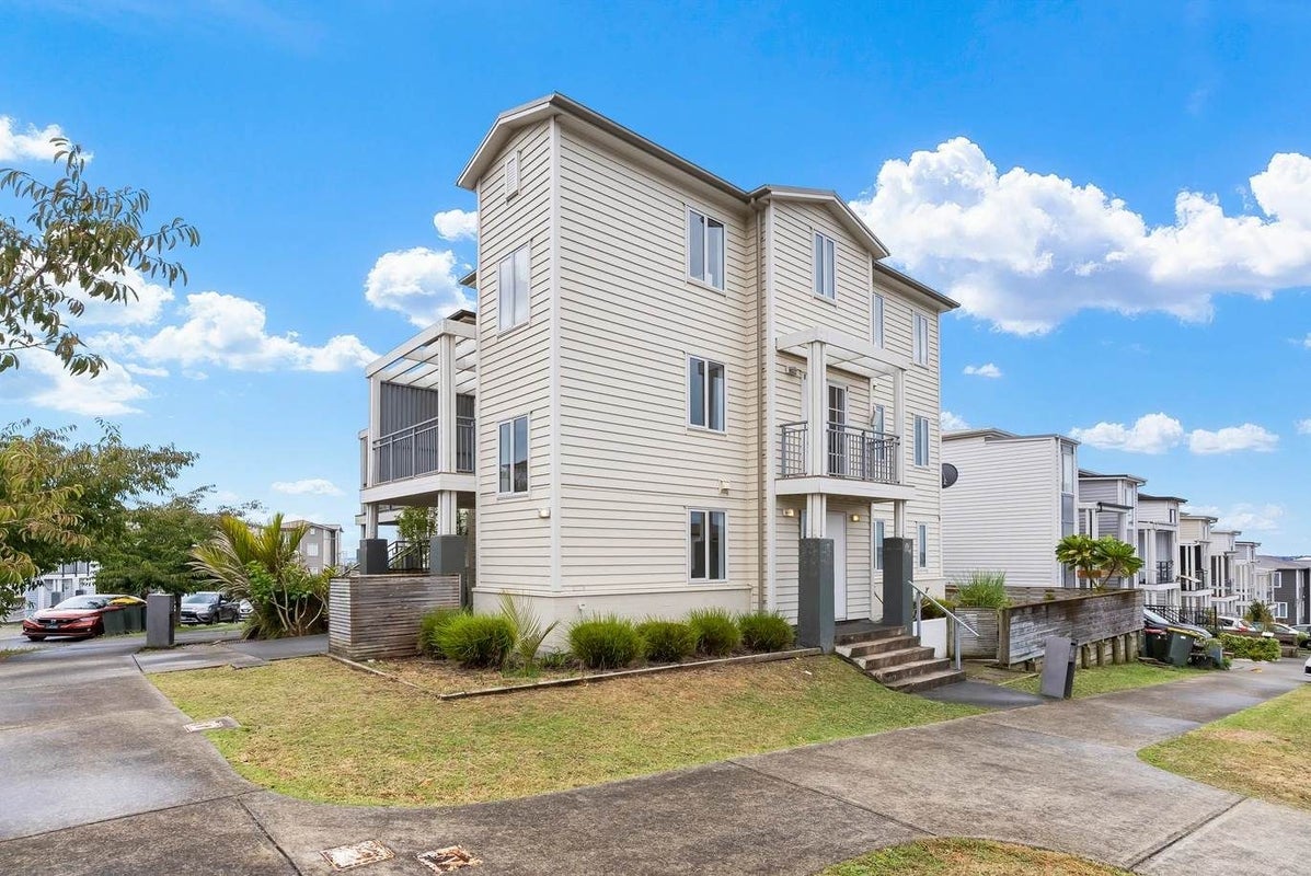 41 Adamson Road, Flat Bush, Auckland - Carousel 1