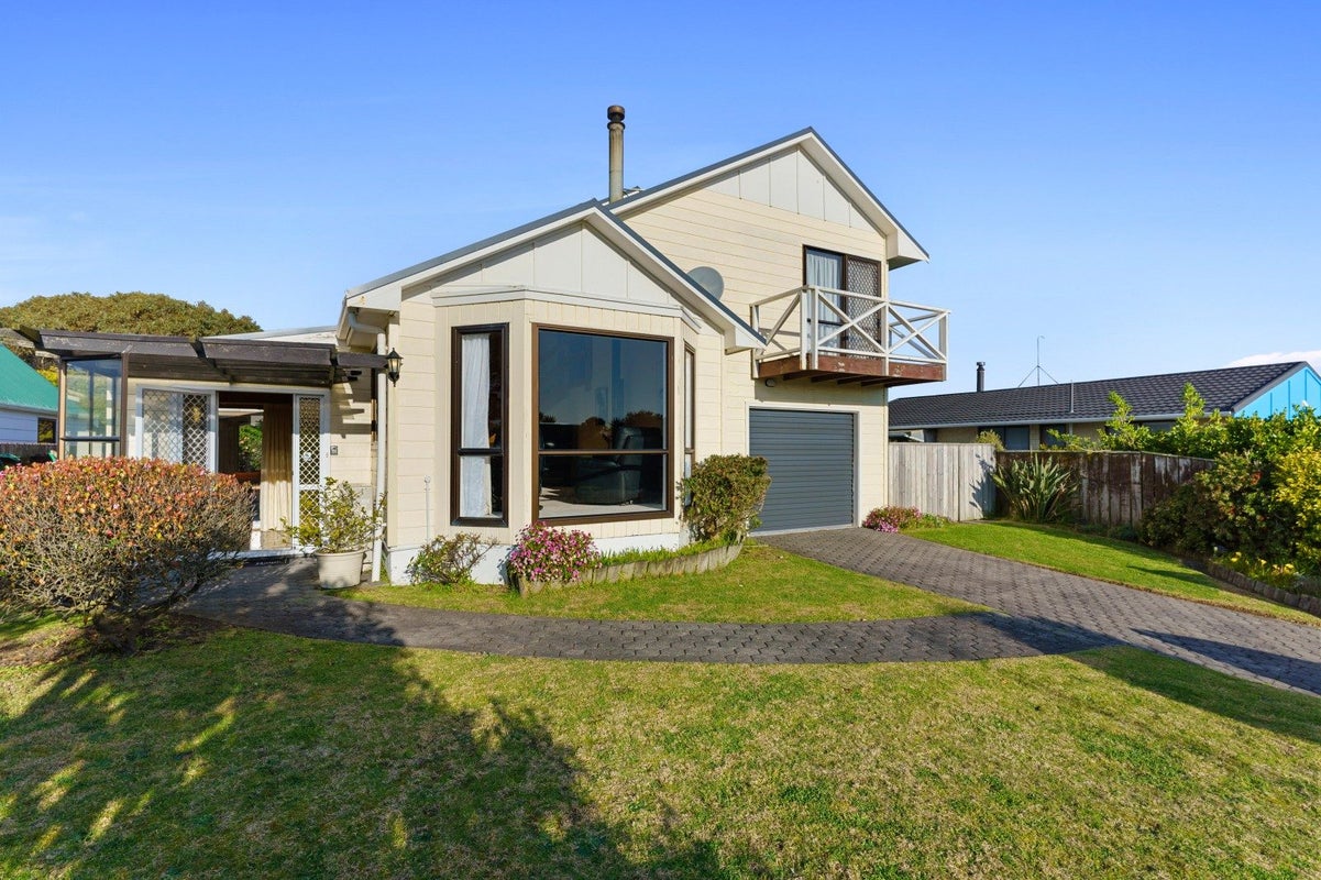 36 Simcox Street, Otaki Beach, Otaki - Carousel 1