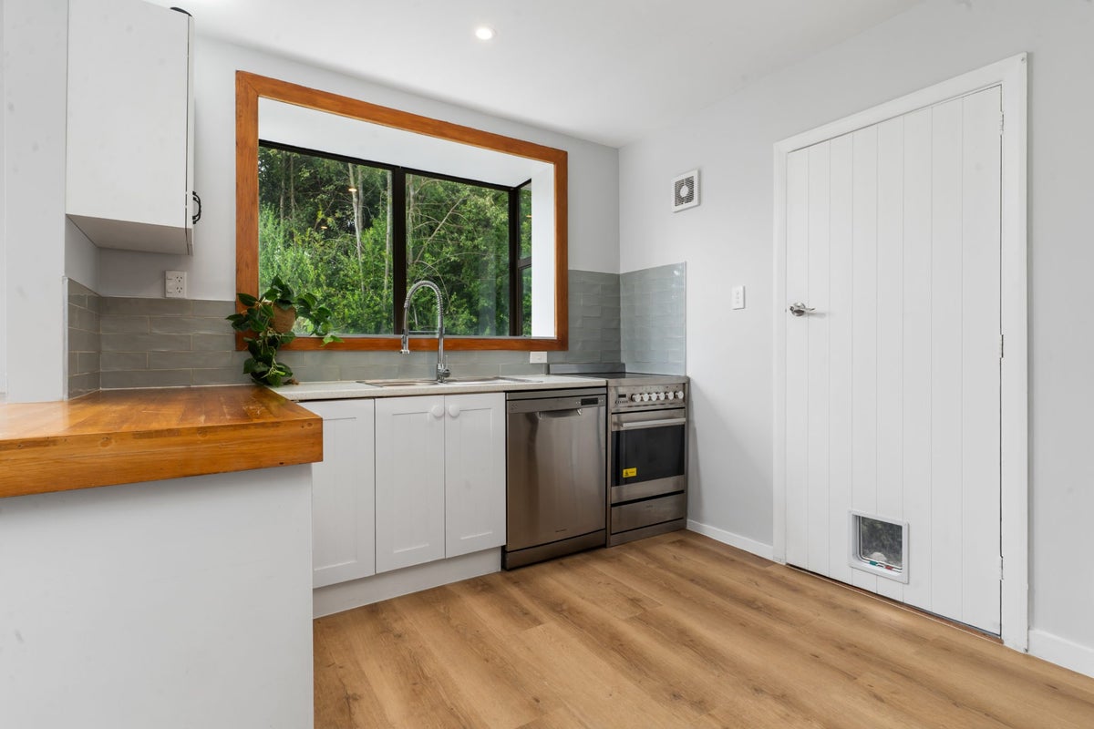 88 Dover Street, St Albans, Christchurch - Carousel 2