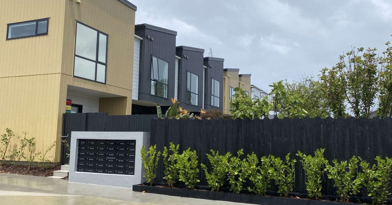 17/47A Huntington Drive, Huntington Park, Auckland - Carousel 1