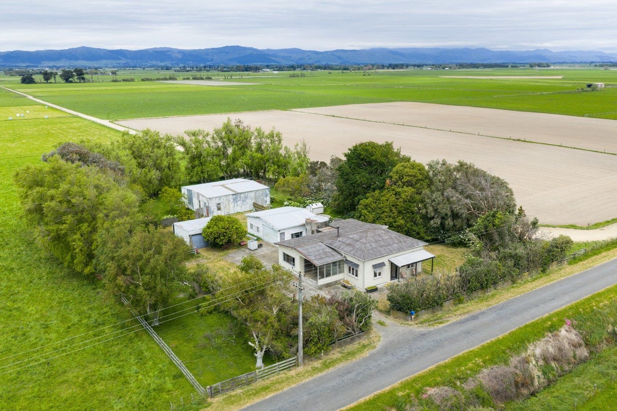 593 Aranui Road, Kairanga, Palmerston North - Carousel 1