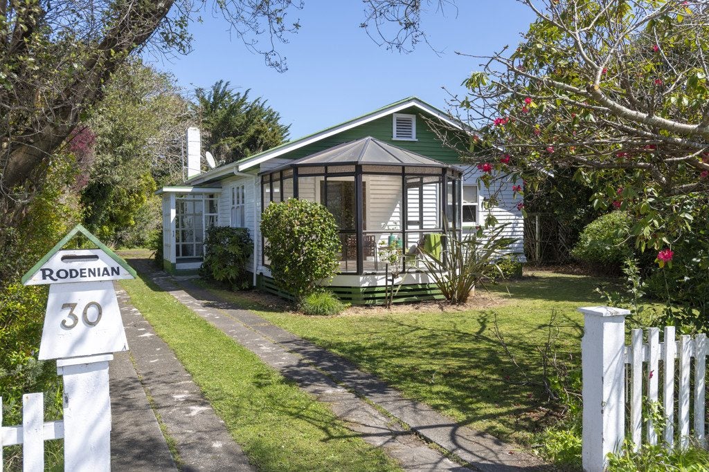 30 Oak Street, Mangapapa, Gisborne - Carousel 1