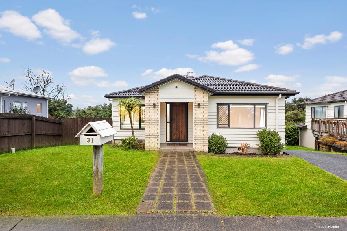 31 Bradnor Meadows Drive, Swanson, Auckland - Carousel 1