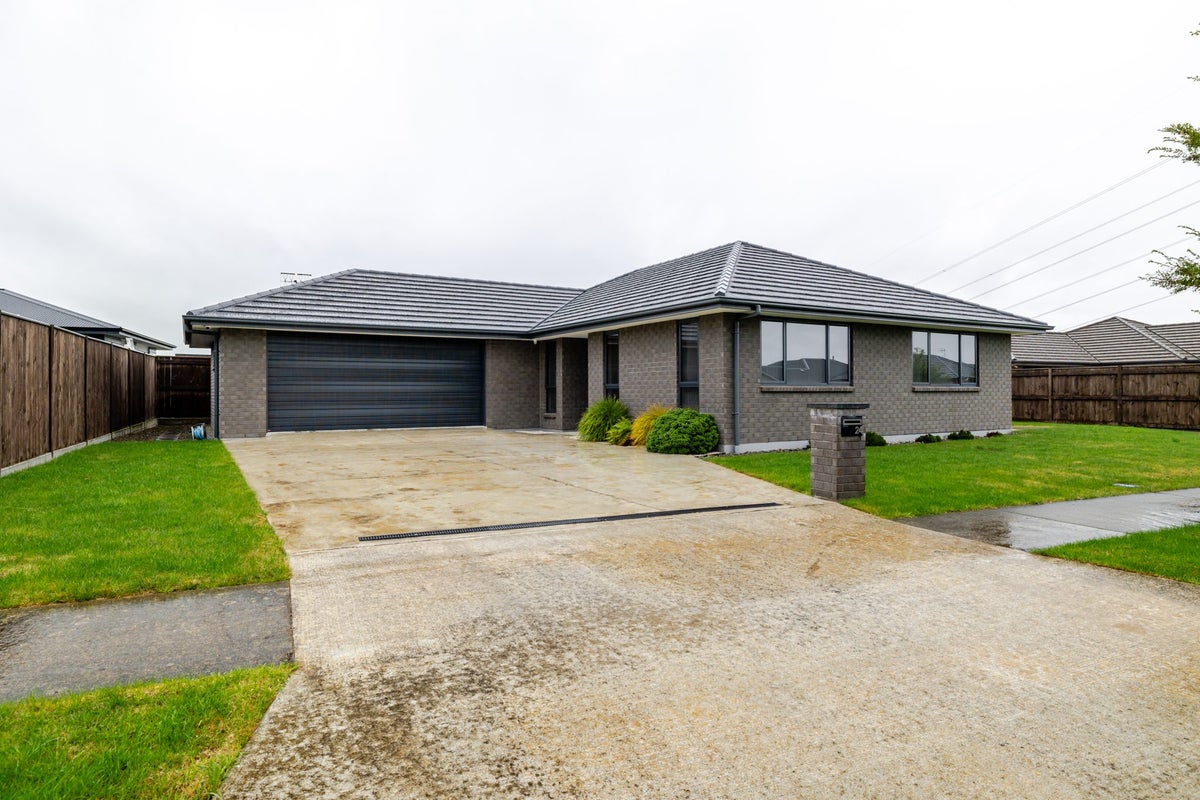 24 Cyprus Place, Fitzherbert, Palmerston North - Carousel 1