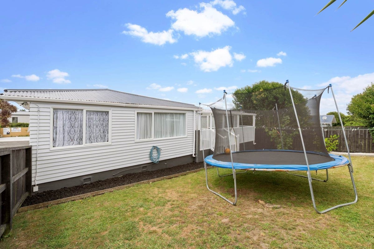 1/11 Christmas Road, Manurewa, Auckland - Carousel 1