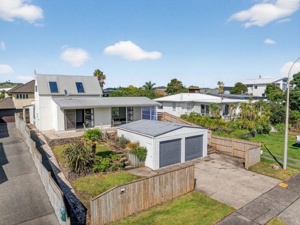 718A Papamoa Beach Road, Papamoa Beach, Papamoa - Carousel 1