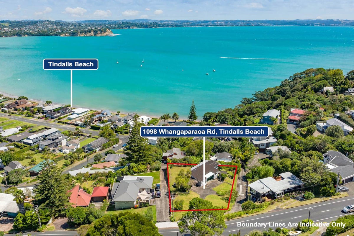 1098 Whangaparaoa Road, Tindalls Beach, Whangaparaoa - Carousel 1