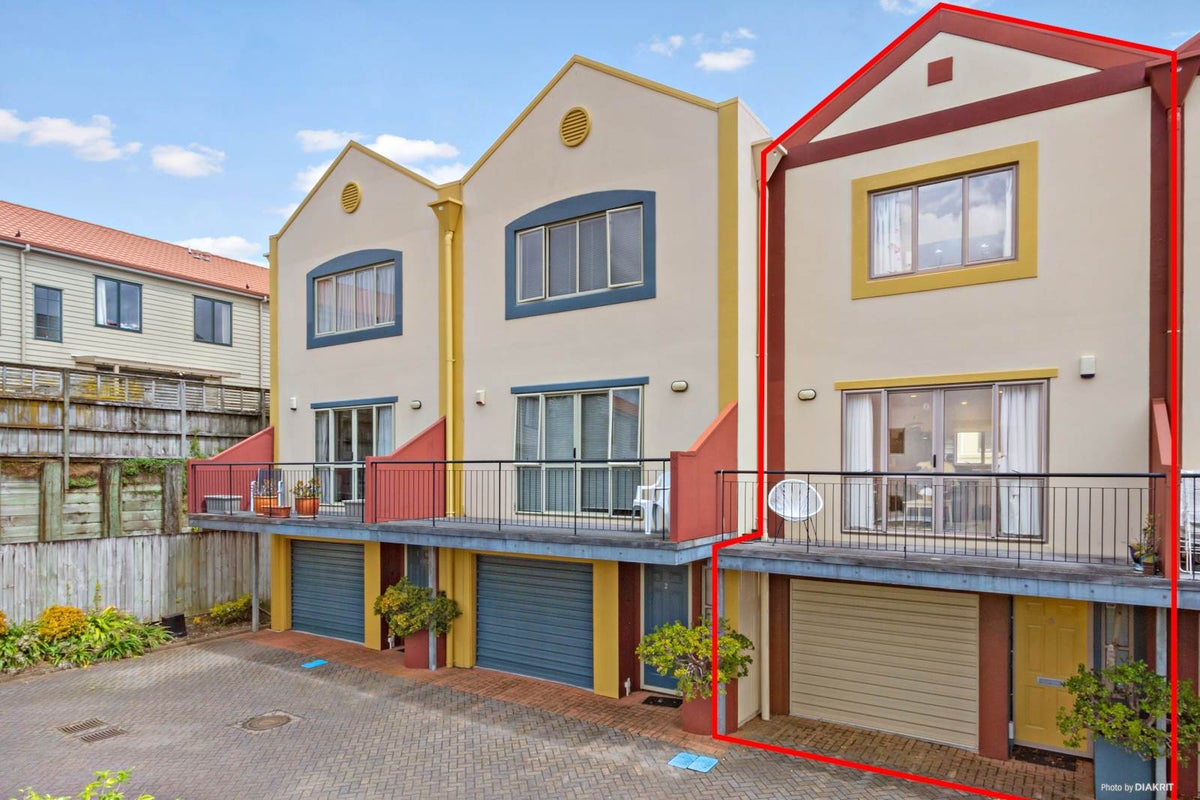 3/14 Ambrico Place, New Lynn, Auckland - Carousel 1