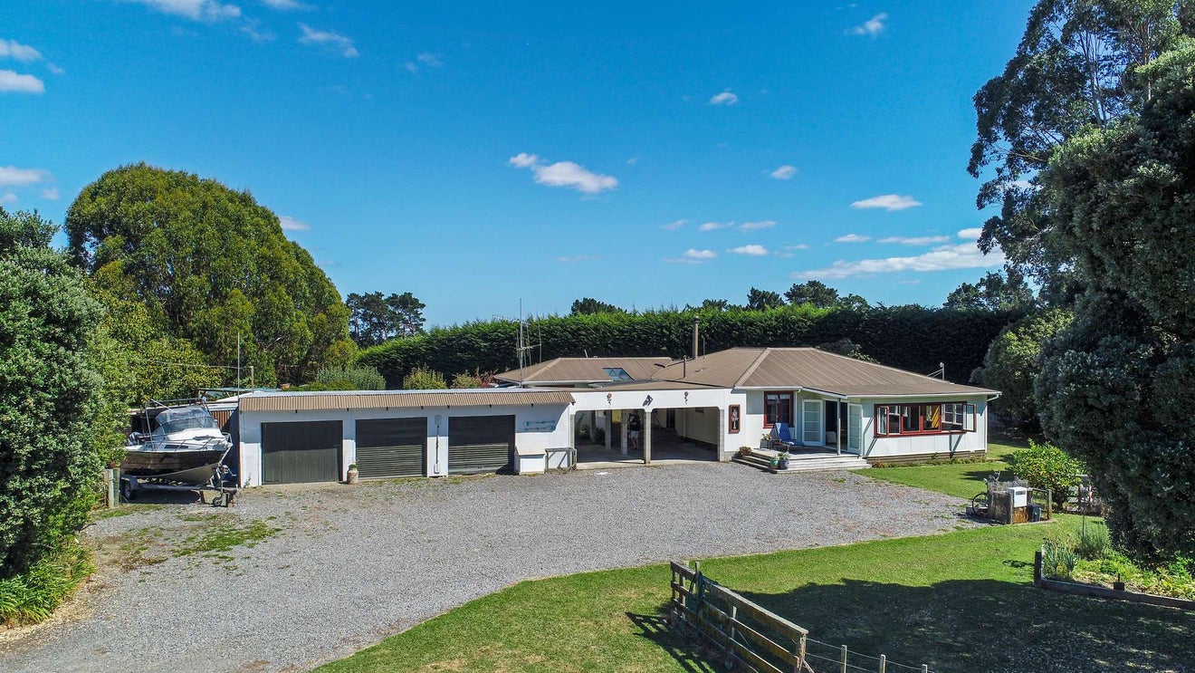 2/55 Sungrove Rise, Sunnyvale, Auckland - Carousel 1