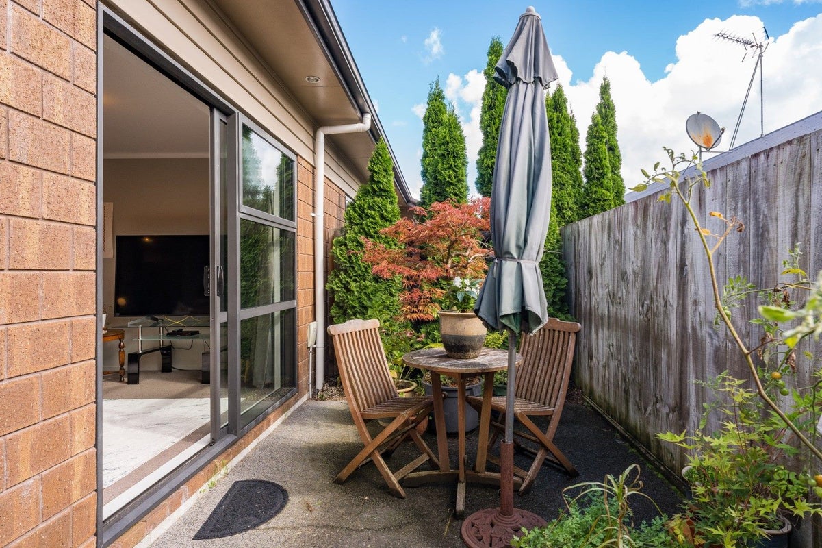 9/108 Old Farm Road, Hamilton East, Hamilton - Carousel 1