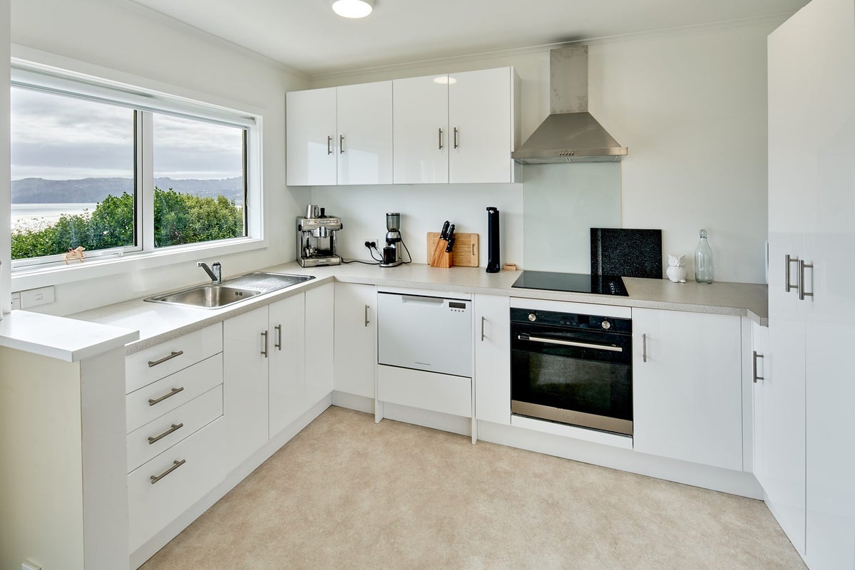 8A Nikau Road, Point Howard, Lower Hutt - Carousel 2
