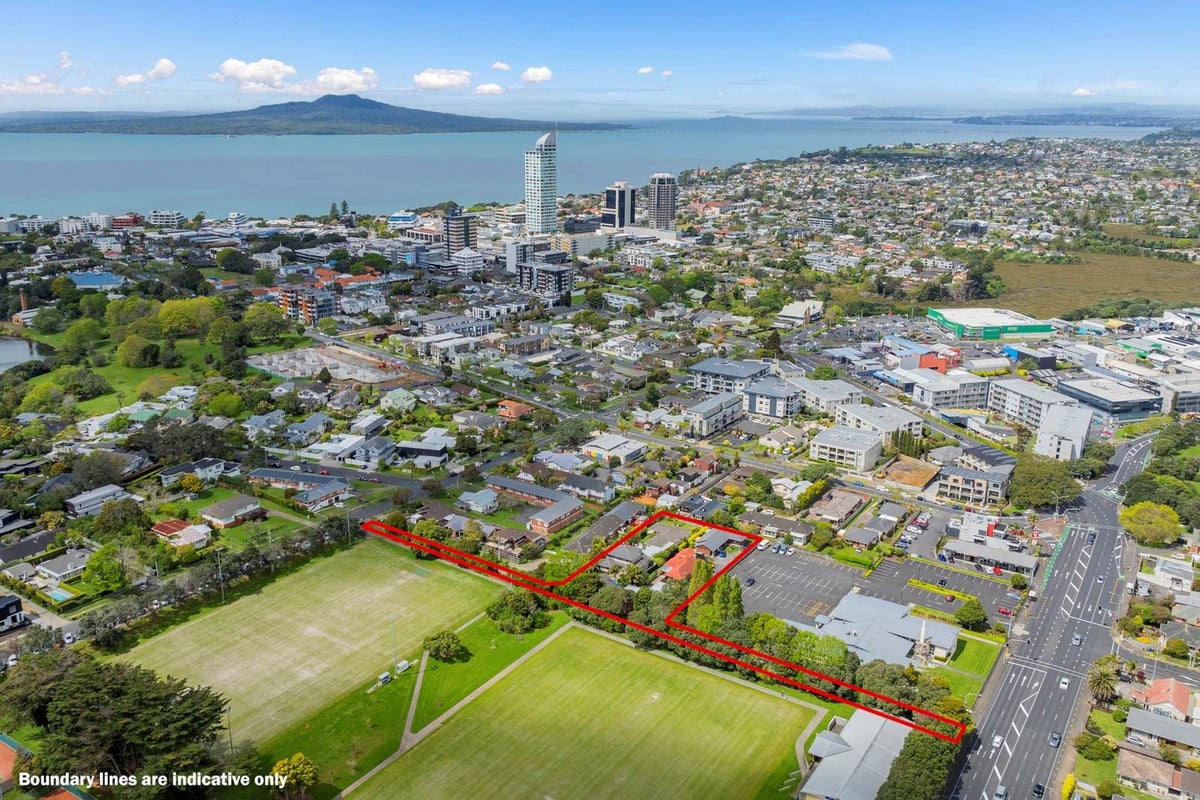 1/36 Lake Pupuke Drive, Takapuna, Auckland - Carousel 2