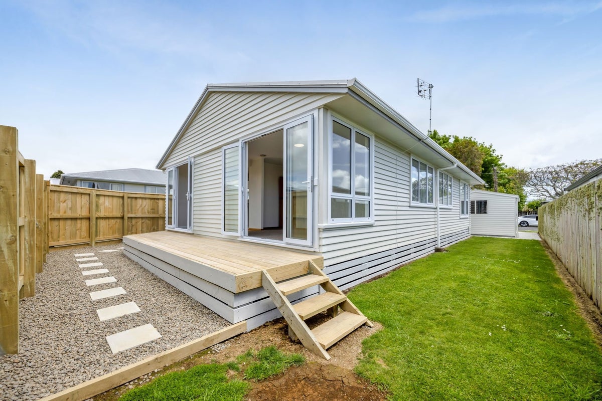 9 Arawa Street, Welbourn, New Plymouth - Carousel 1