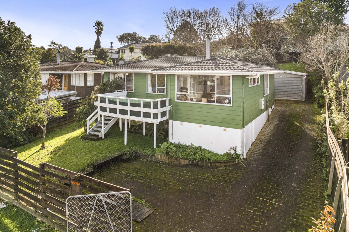 28 Donovan Avenue, Massey, Auckland - Carousel 1