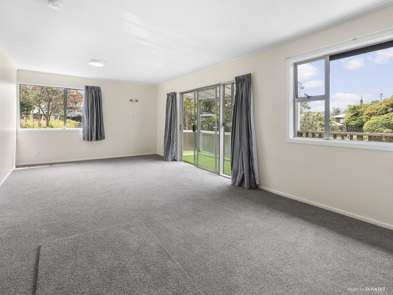 2B Radnall Way, Johnsonville, Wellington - Carousel 2