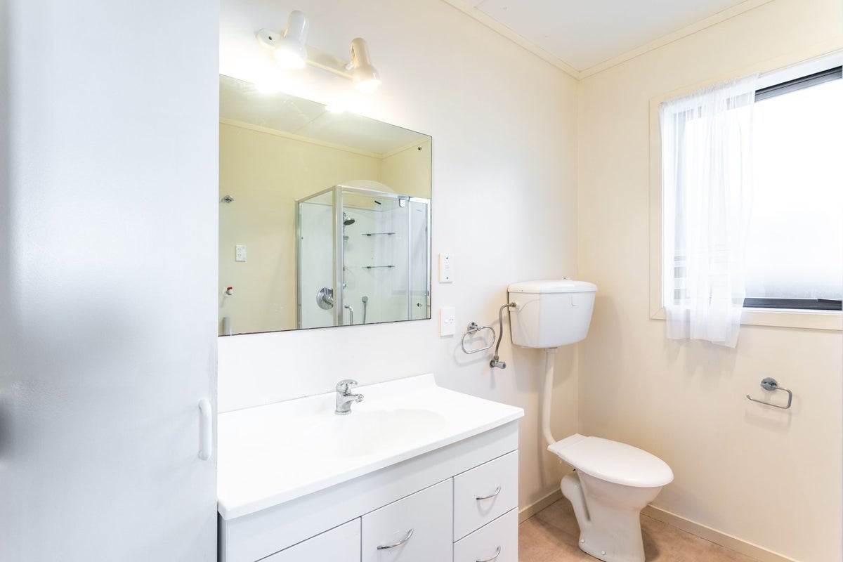 2/2 Frost Road, Mount Roskill, Auckland - Carousel 10