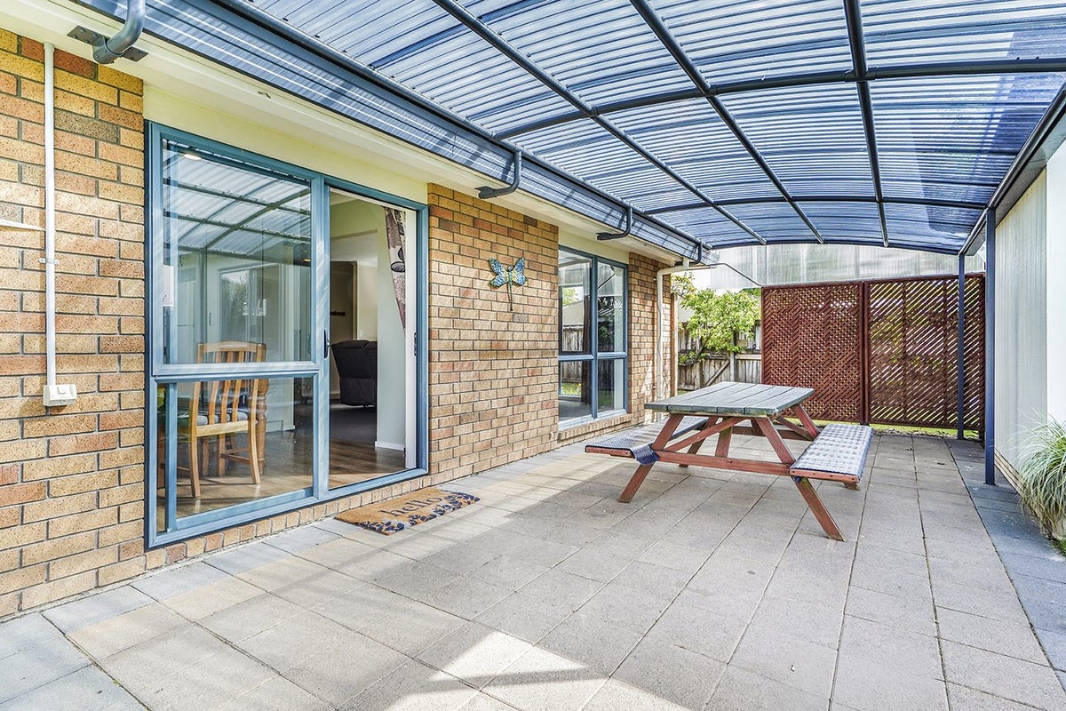 8 Tuirangi Street, Flagstaff, Hamilton - Carousel 2