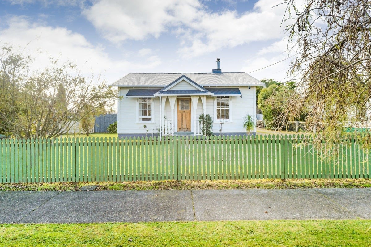 22 Carlisle Street, Milson, Palmerston North - Carousel 1