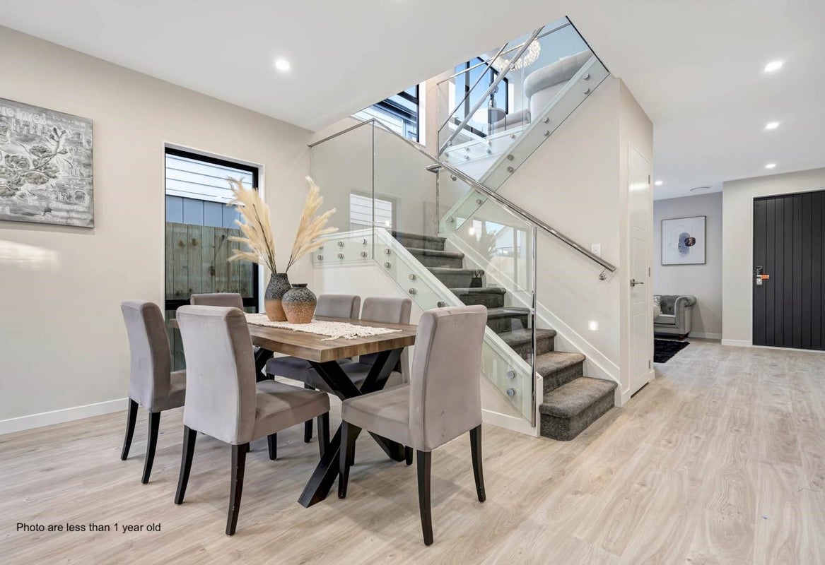 10 Woodacre Street, Flat Bush, Auckland - Carousel 2