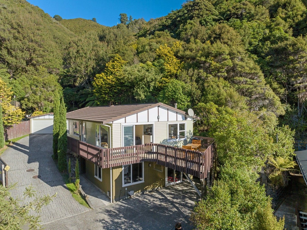 10 Haven Grove, Naenae, Lower Hutt - Carousel 1