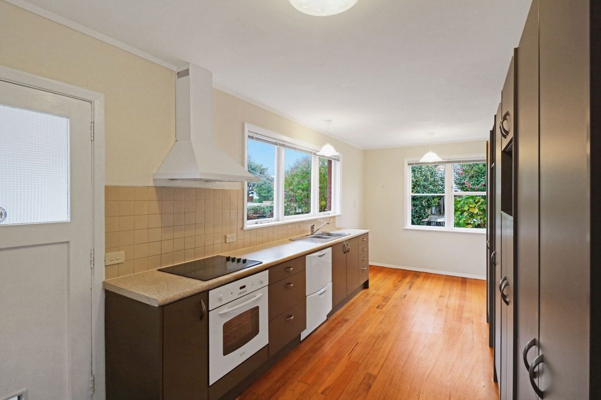10 Fry Street, Boulcott, Lower Hutt - Carousel 2