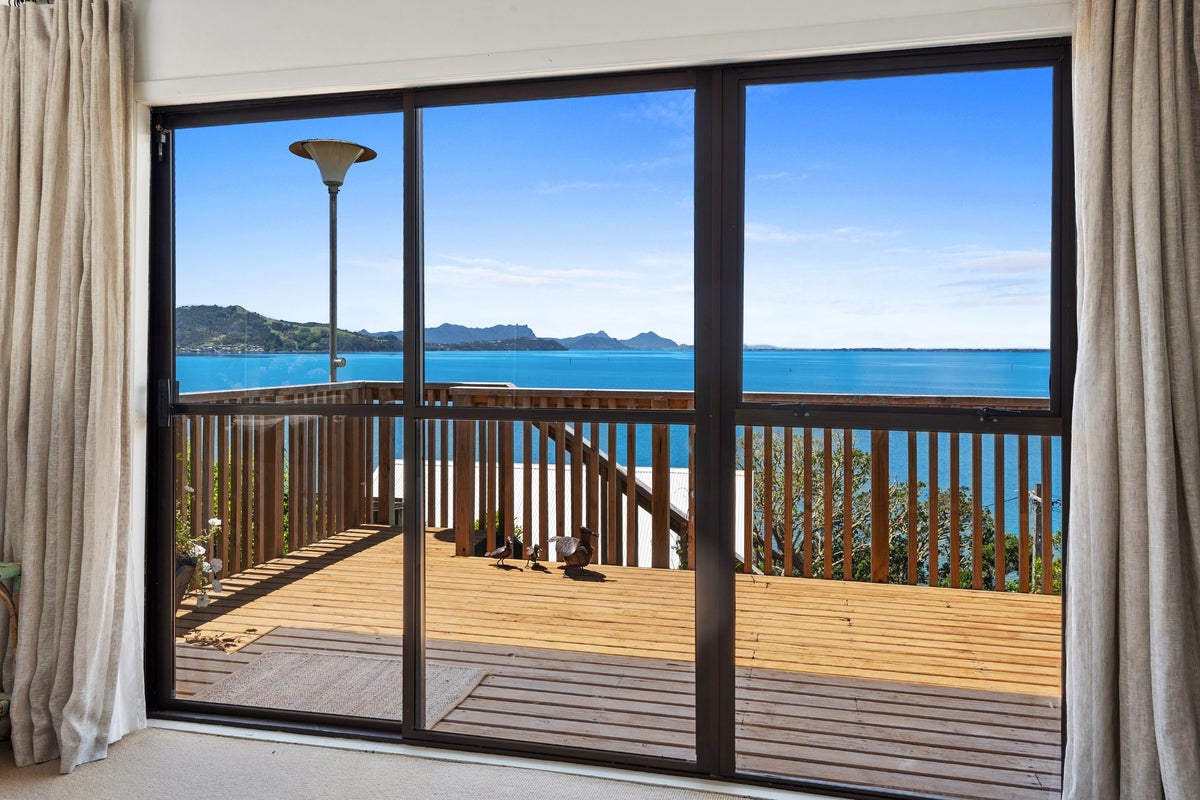 128 Beach Road, Onerahi, Whangarei - Carousel 1