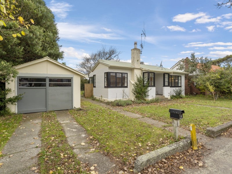 4 Nathan Place, West End, Palmerston North - Carousel 1