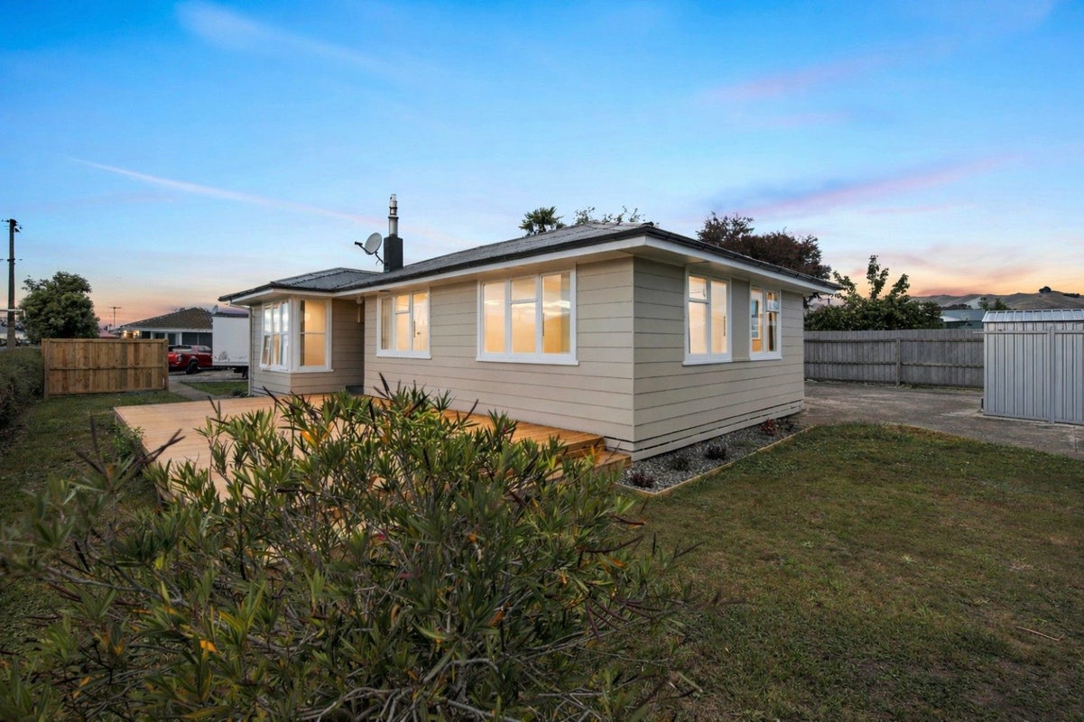 17 Gill Crescent, Redwoodtown, Blenheim, Marlborough - Carousel 2