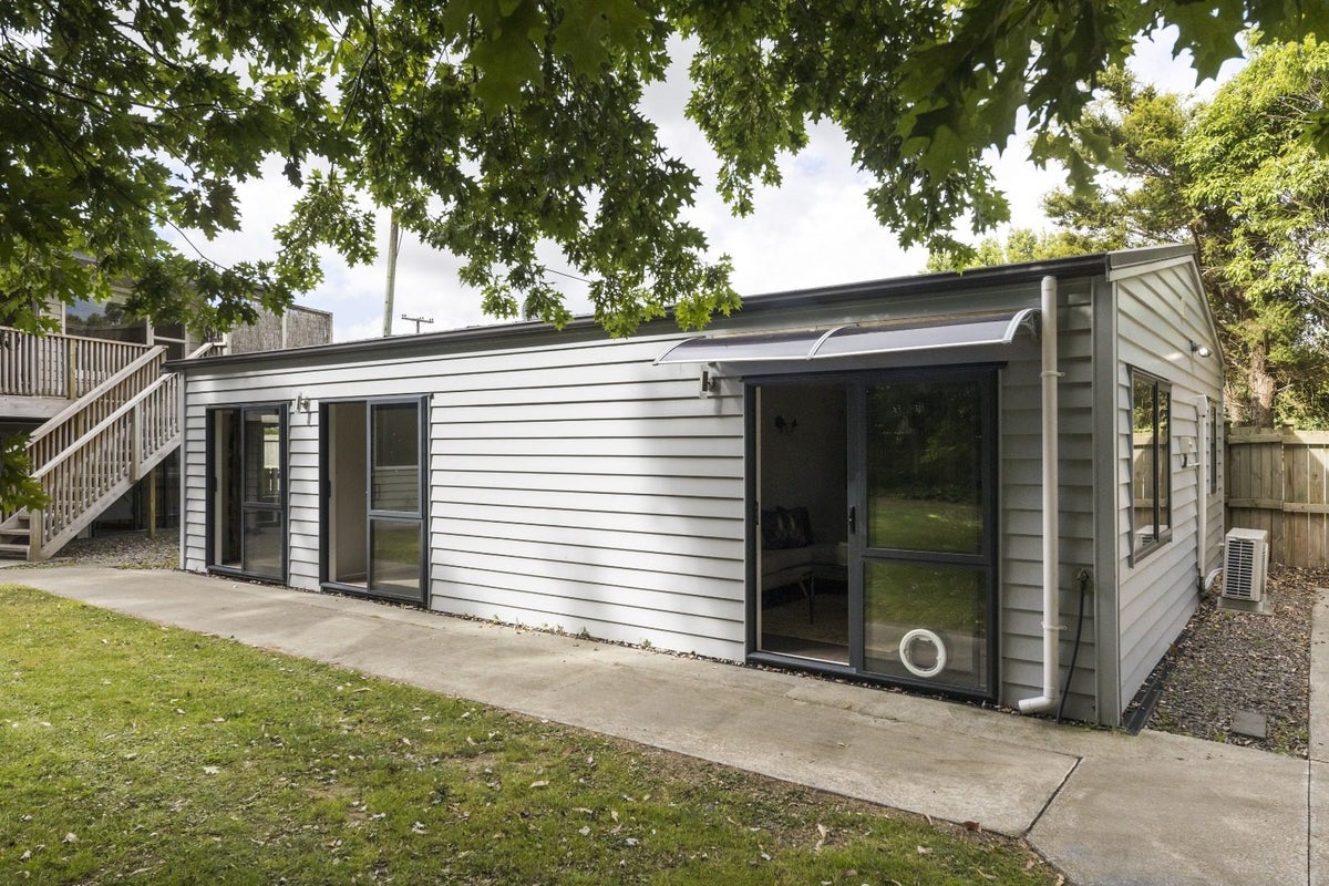 4 Waicola Drive, Fitzherbert, Palmerston North - Carousel 1