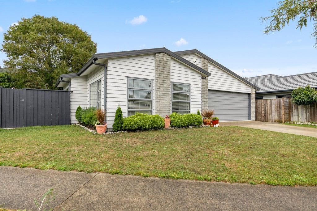 3 Poppy Watts Grove, Stokes Valley, Lower Hutt - Carousel 21