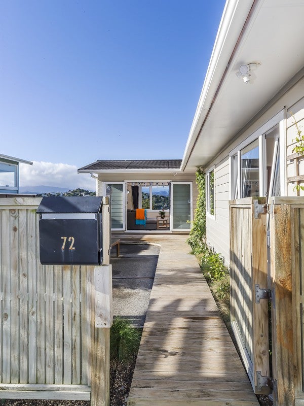 72 Akaroa Drive, Maupuia, Wellington - Carousel 2