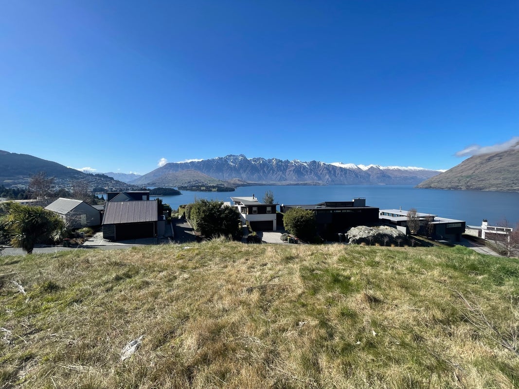 2 Whitbourn Place, Fernhill, Queenstown - Carousel 2