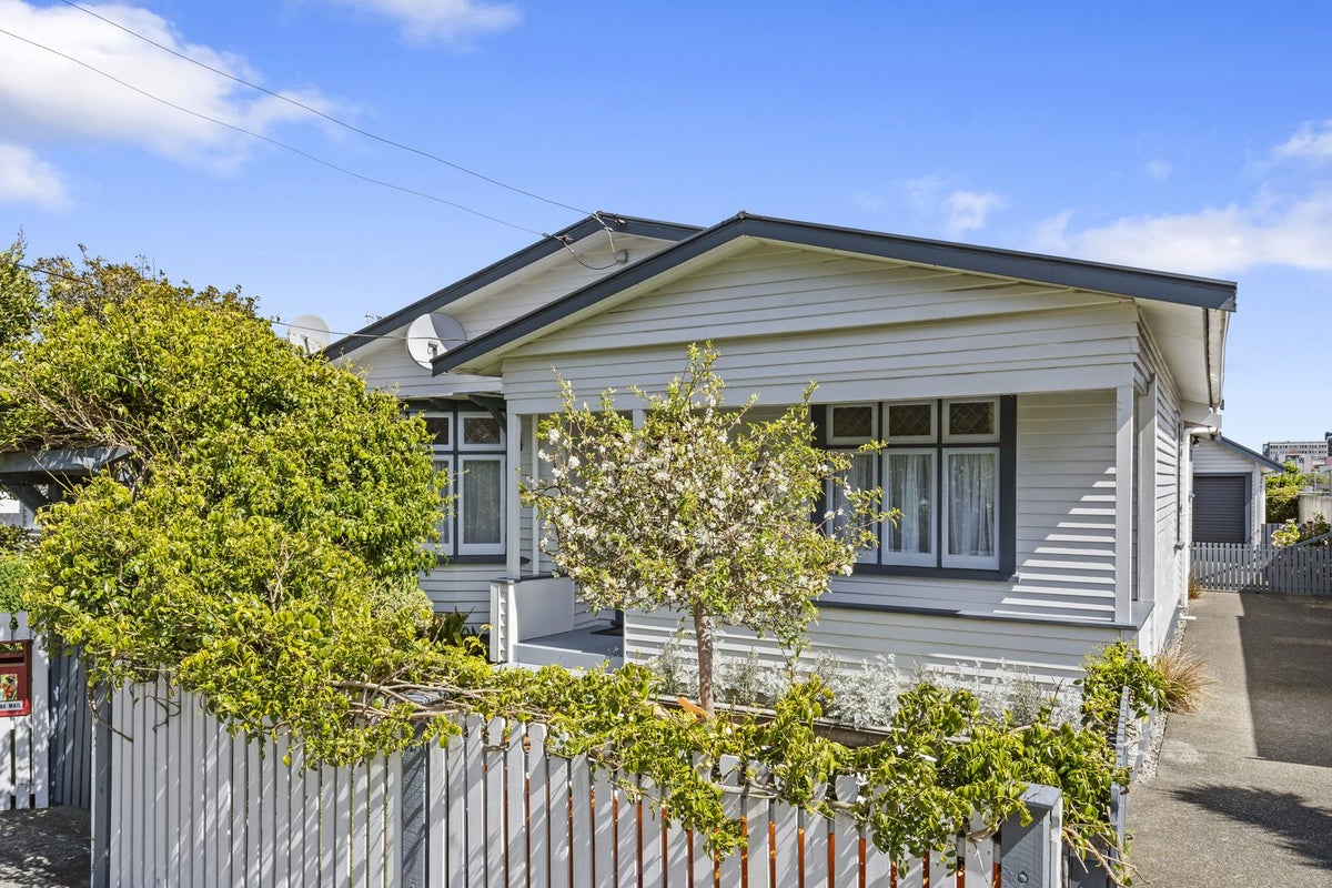 16 Bouverie Street, Petone, Lower Hutt - Carousel 1