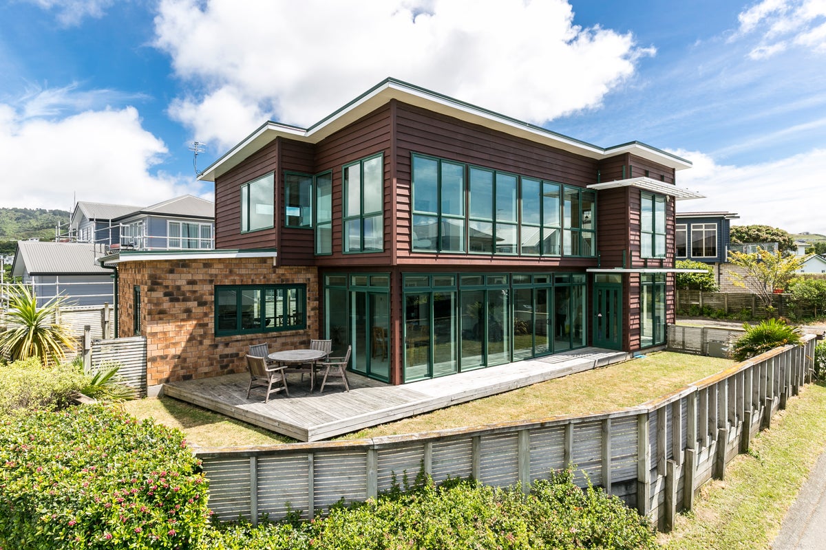 137 Homebush Road, Khandallah, Wellington - Carousel 1