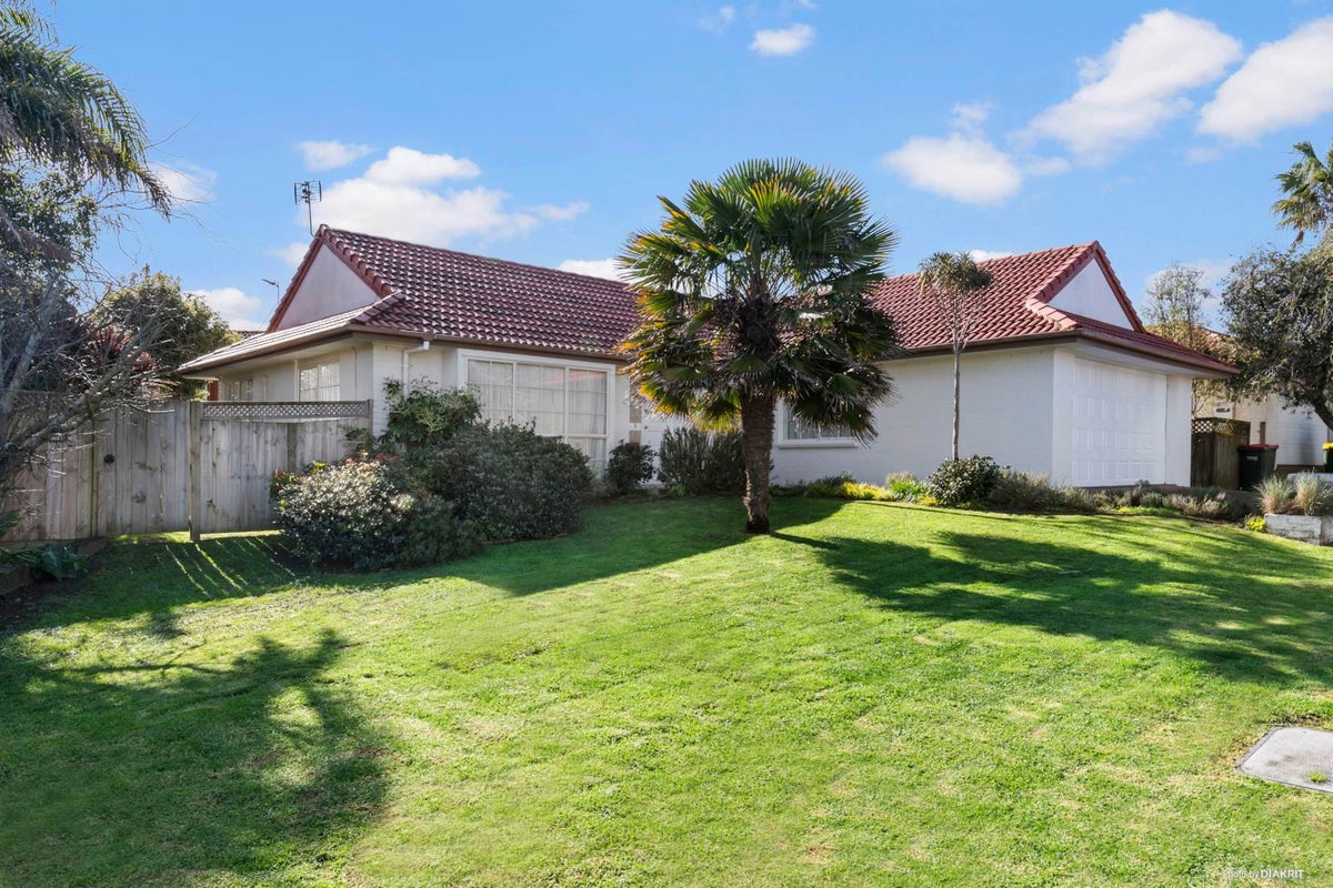 11 Palmcrest Grove, Highland Park, Auckland - Carousel 2