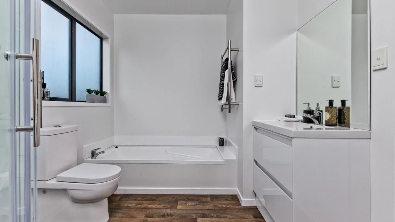 1/5 Kilham Avenue, Northcote, Auckland - Carousel 11
