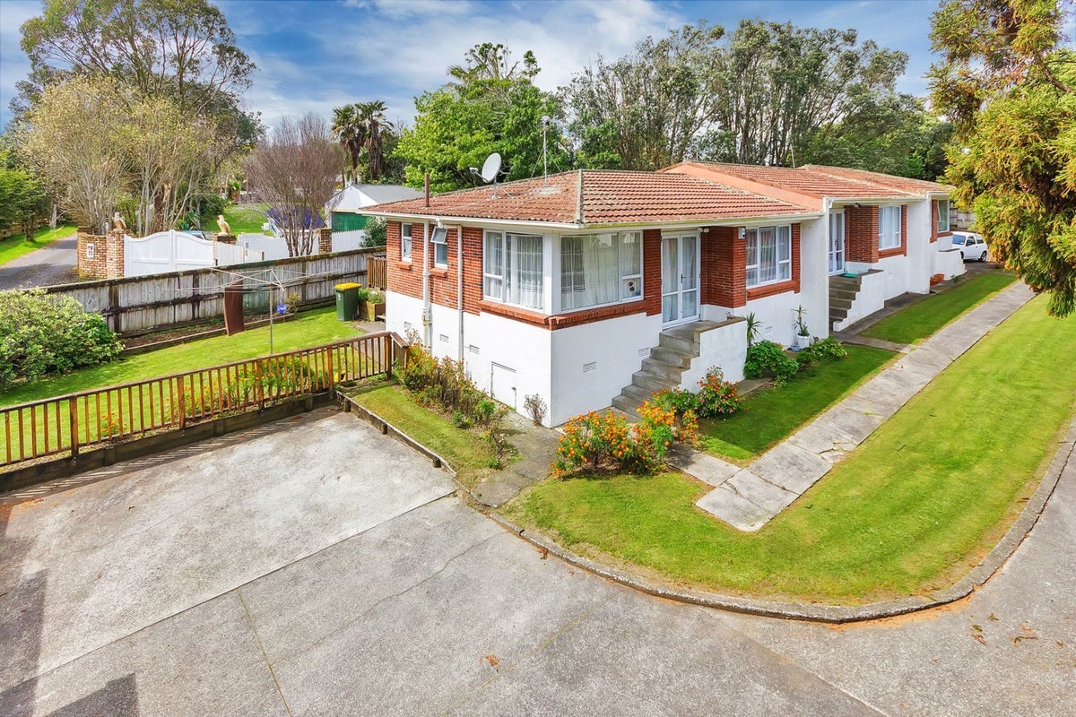 15 Freshney Place, Hill Park, Manukau City, Auckland - Carousel 1