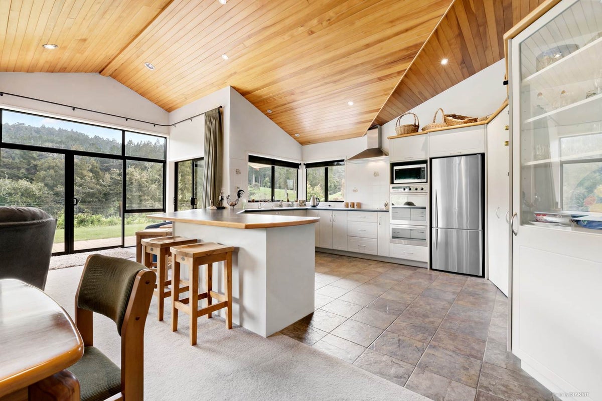 44 Poynter Lane, Silverdale - Carousel 2