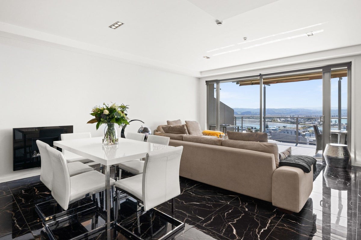 2/24 Hospital Terrace, Hospital Hill, Napier - Carousel 2