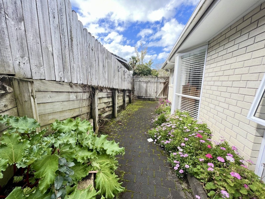 37 Nicholas Road, Somerville, Manukau - Carousel 16