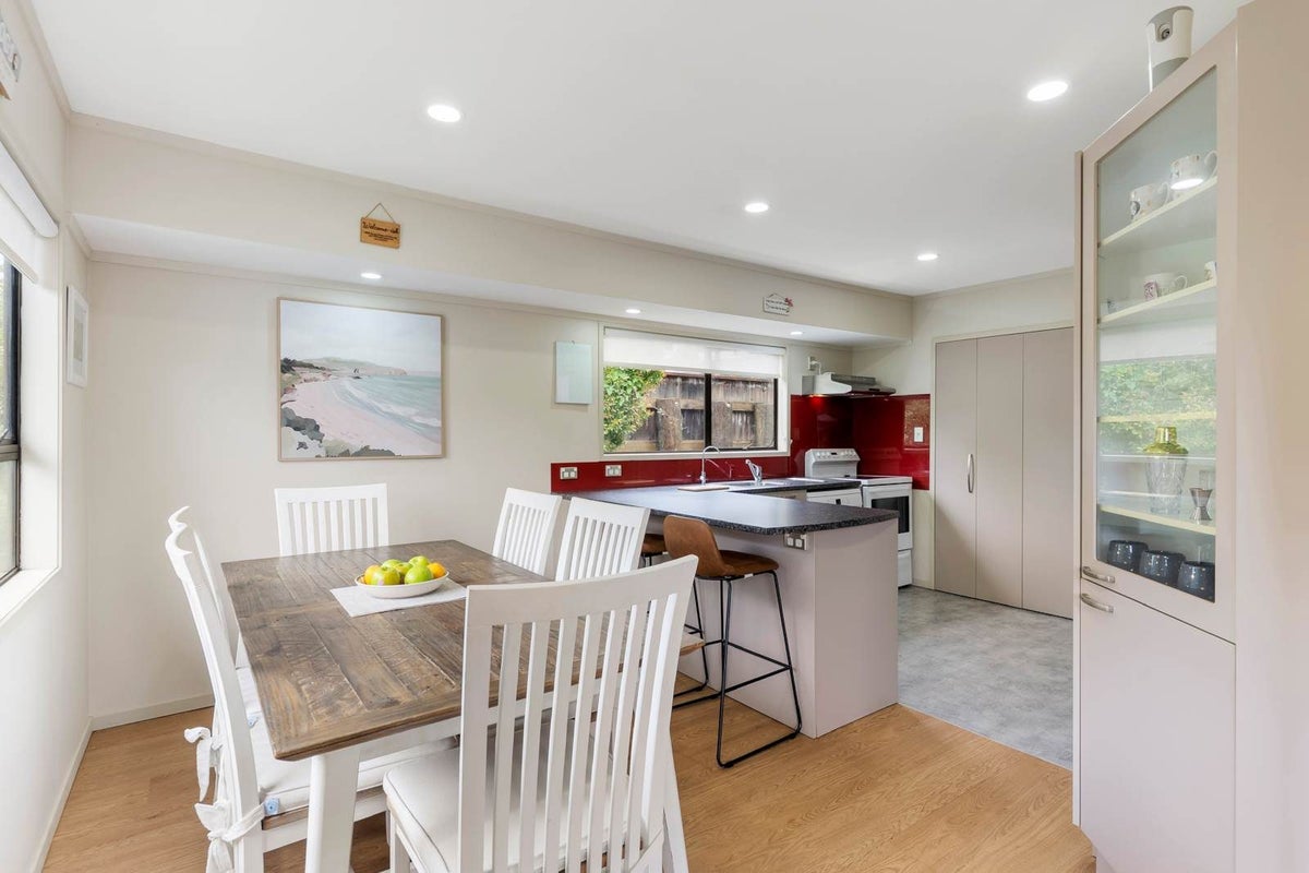 2/124 Deep Creek Road, Torbay, Auckland - Carousel 2