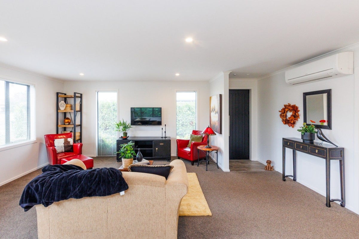 34B Frederick Street, Terrace End, Palmerston North - Carousel 2