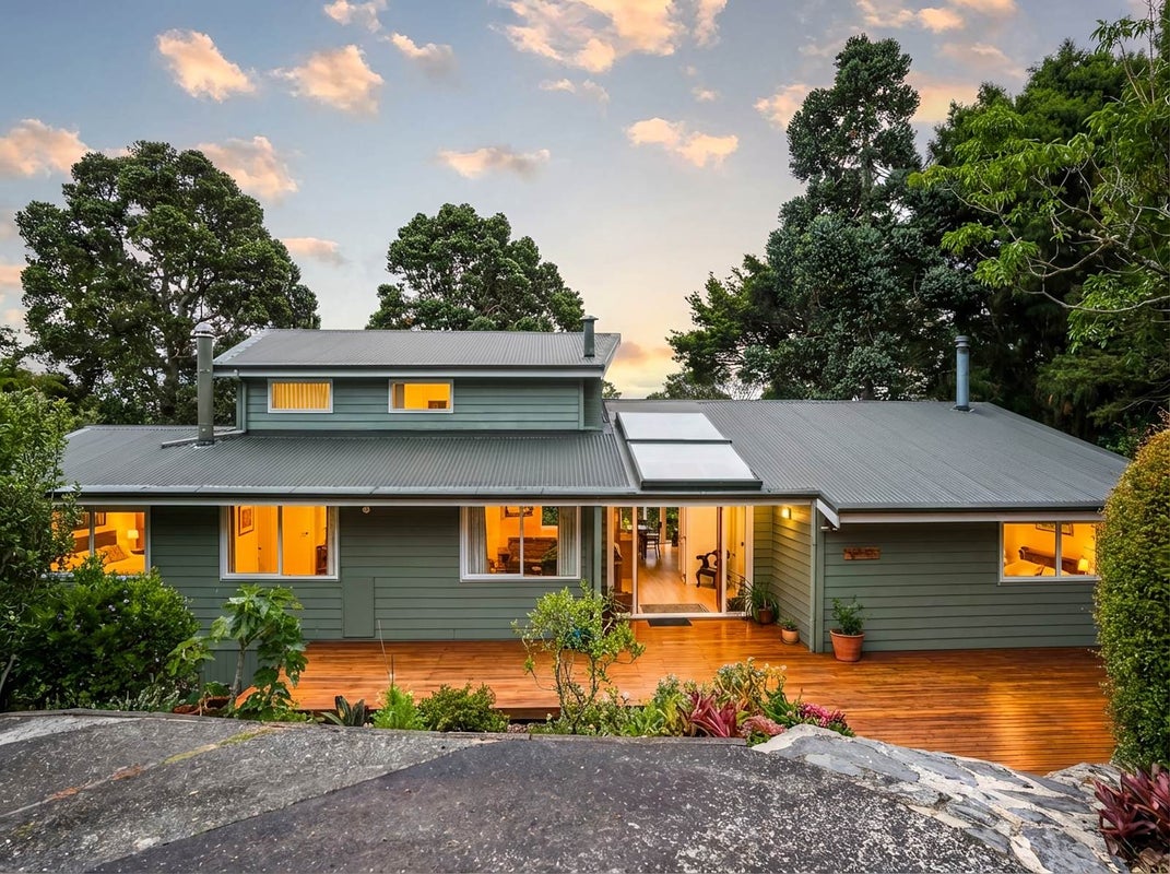 571 South Titirangi Road, Titirangi, Auckland - Carousel 1