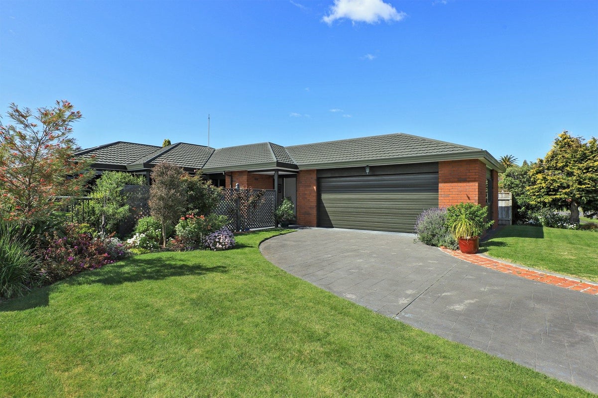 21 Hyatt Grove, Greenmeadows, Napier - Carousel 1