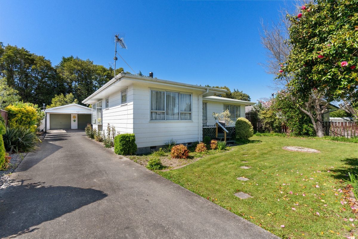 13 Deller Drive, Carterton - Carousel 1