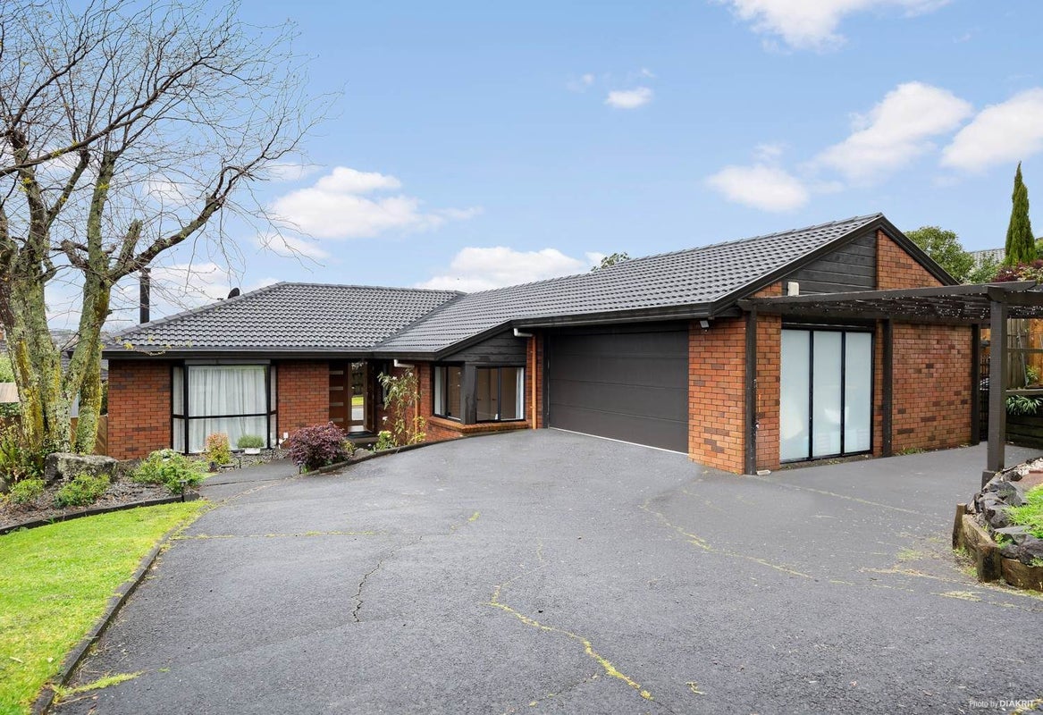 15 Orangewood Drive, Northpark, Auckland - Carousel 1